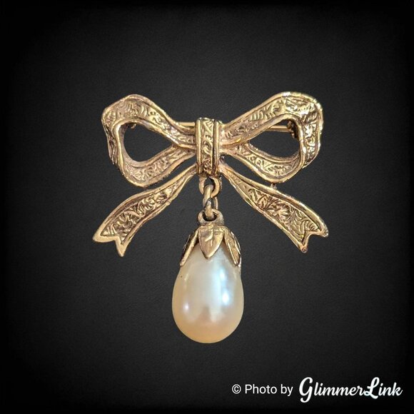 Vintage Dainty Gold Tone Bow Brooch with Faux Pearl Teardrop Dangle - Picture 1 of 6
